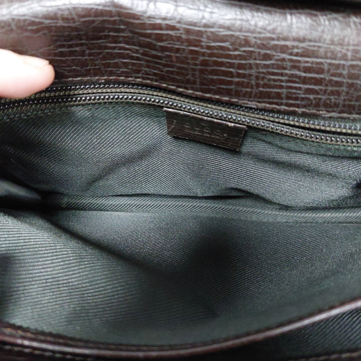 Gucci GG Supreme Clutch Bag