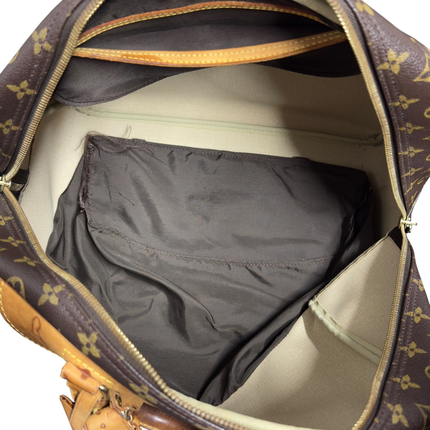Louis Vuitton Evasion Travel Bag (Model M41443)