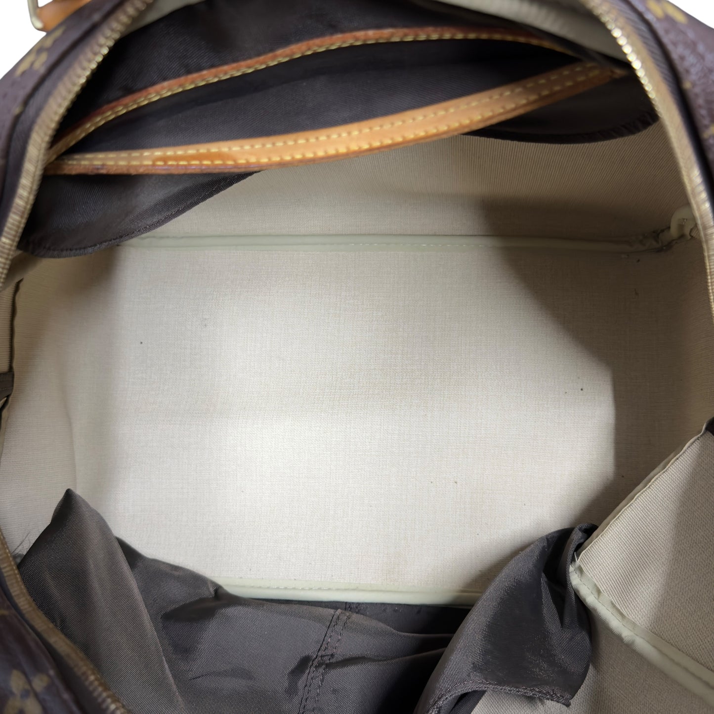 Louis Vuitton Evasion Travel Bag (Model M41443)