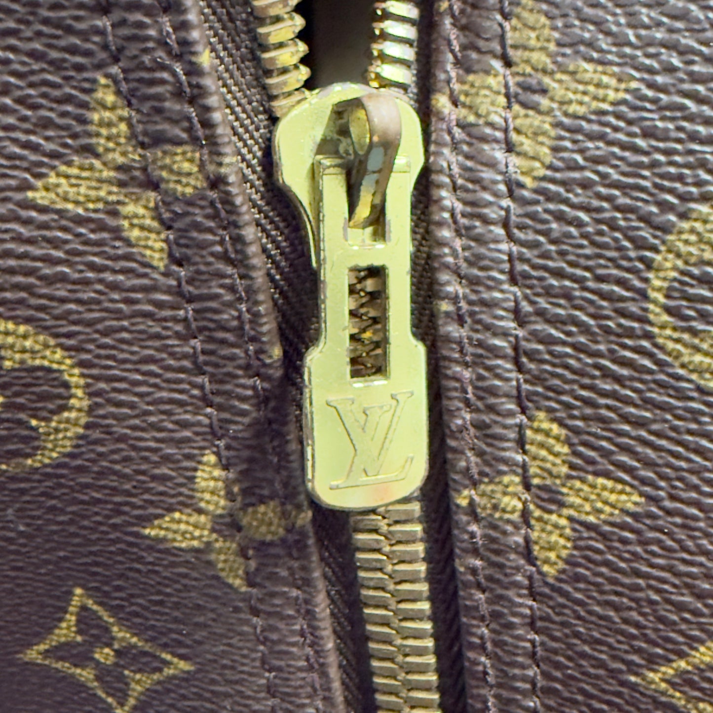 Louis Vuitton Evasion Travel Bag (Model M41443)