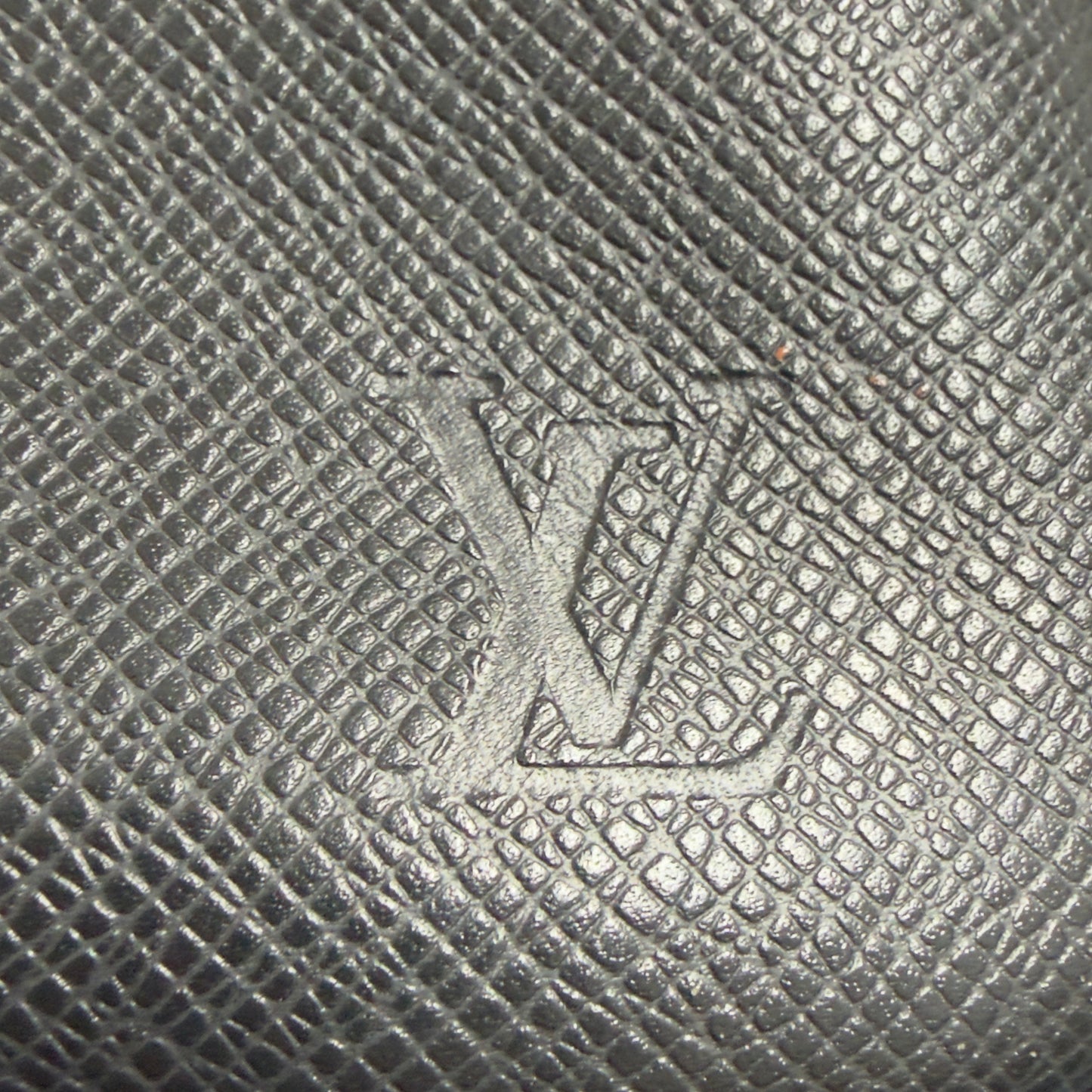 Louis Vuitton Taiga Reporter PM (Model M30152)
