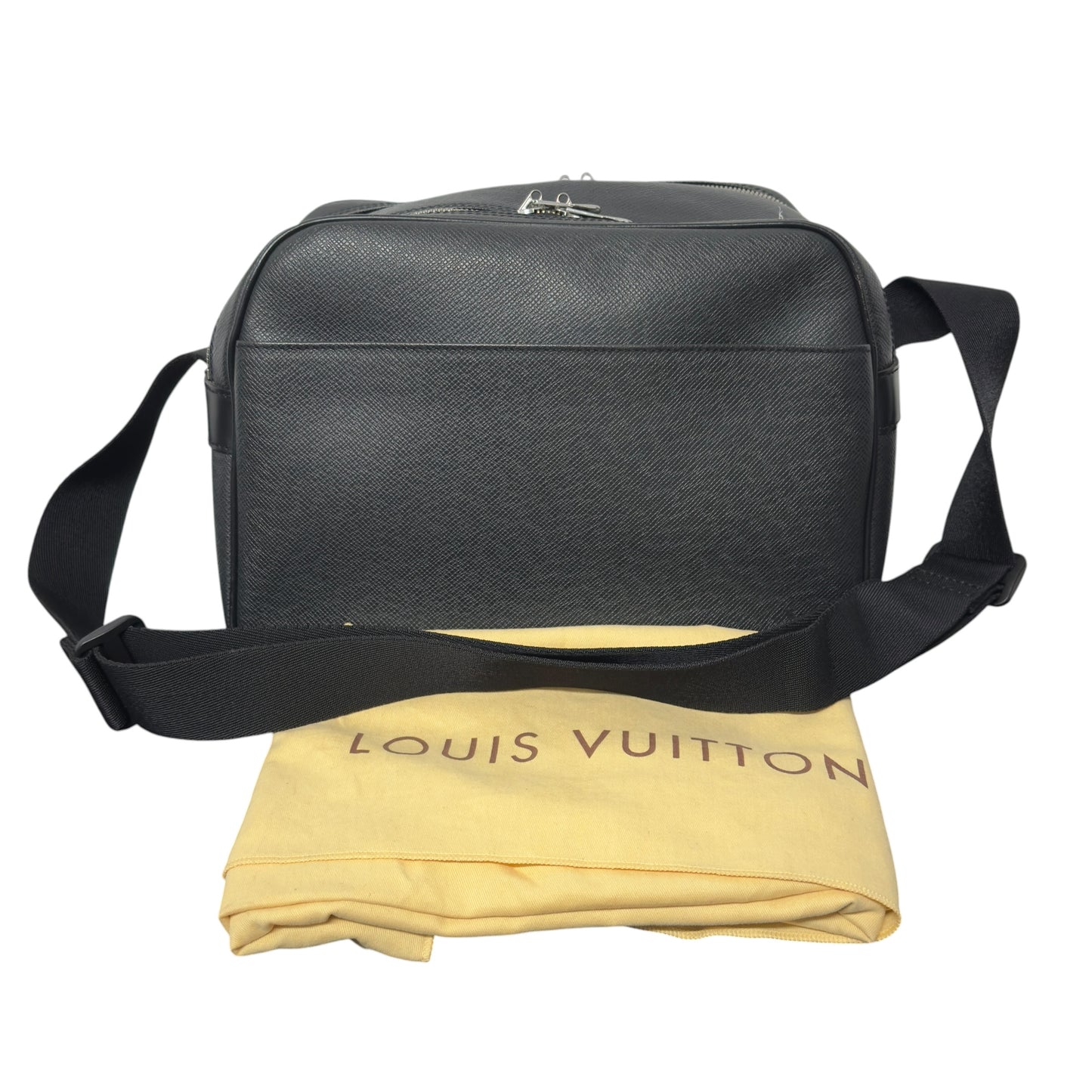 Louis Vuitton Taiga Reporter PM (Model M30152)