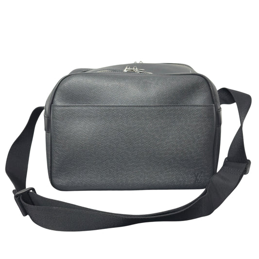 Louis Vuitton Taiga Reporter PM (Model M30152)