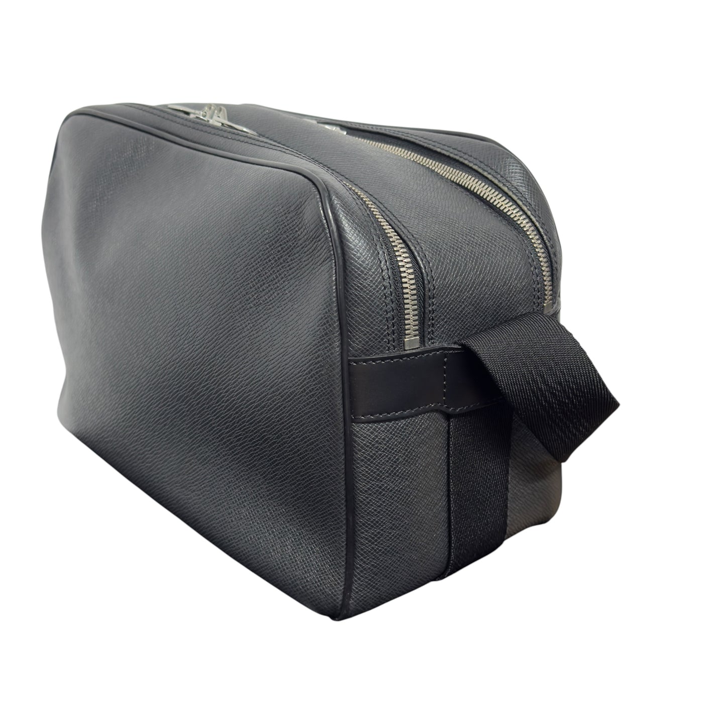 Louis Vuitton Taiga Reporter PM (Model M30152)
