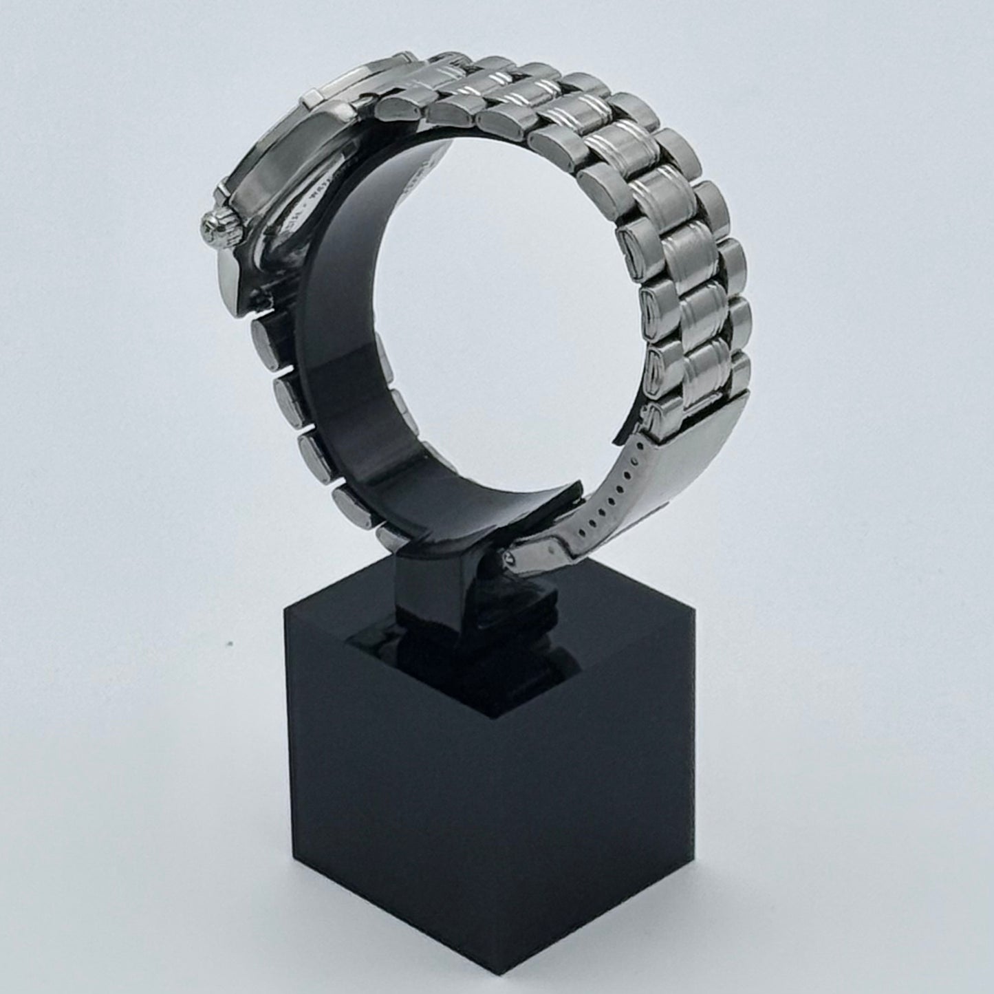 **SOLD** Tag Professional 2000 WK1113-0