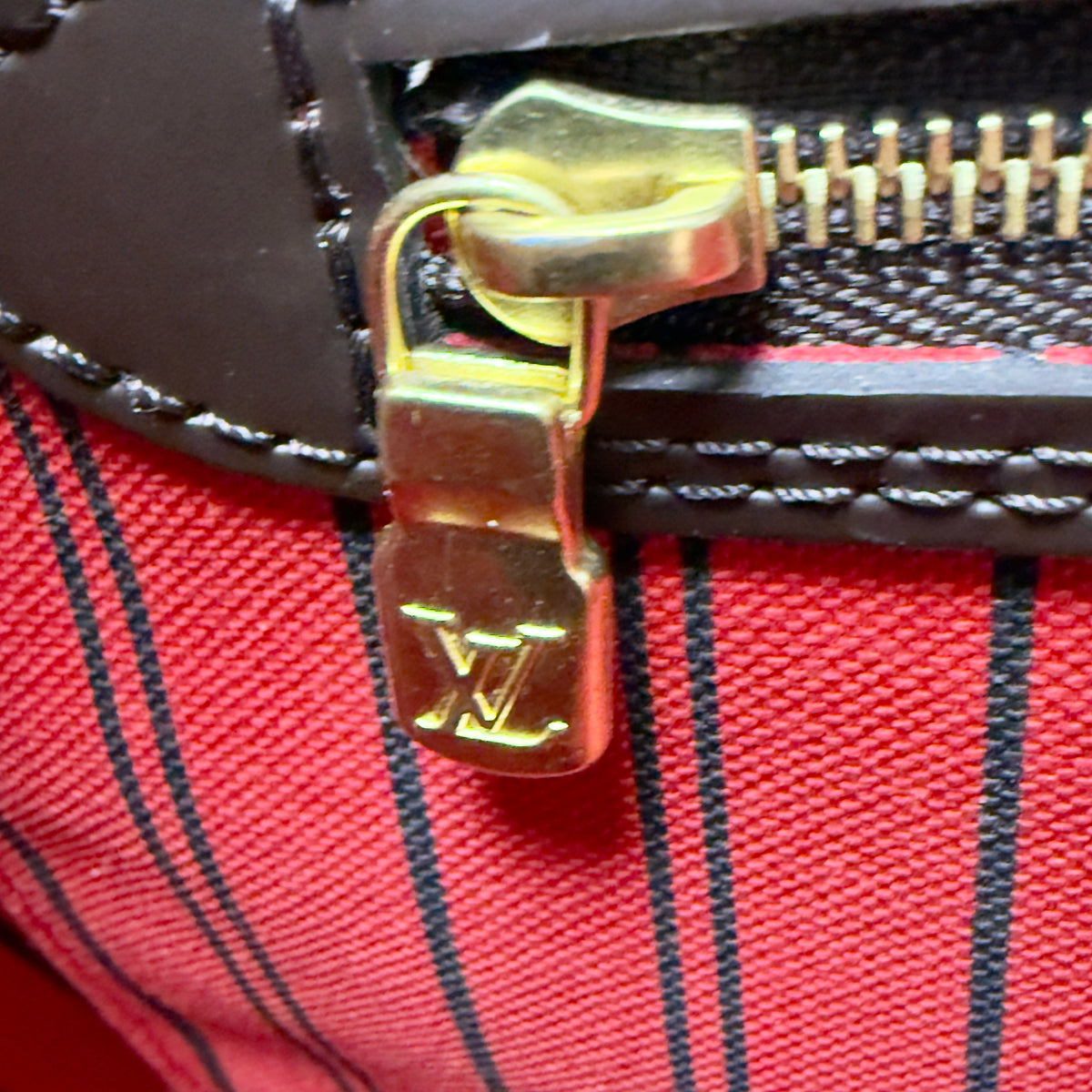 Louis Vuitton Neverfull MM Shopper Bag