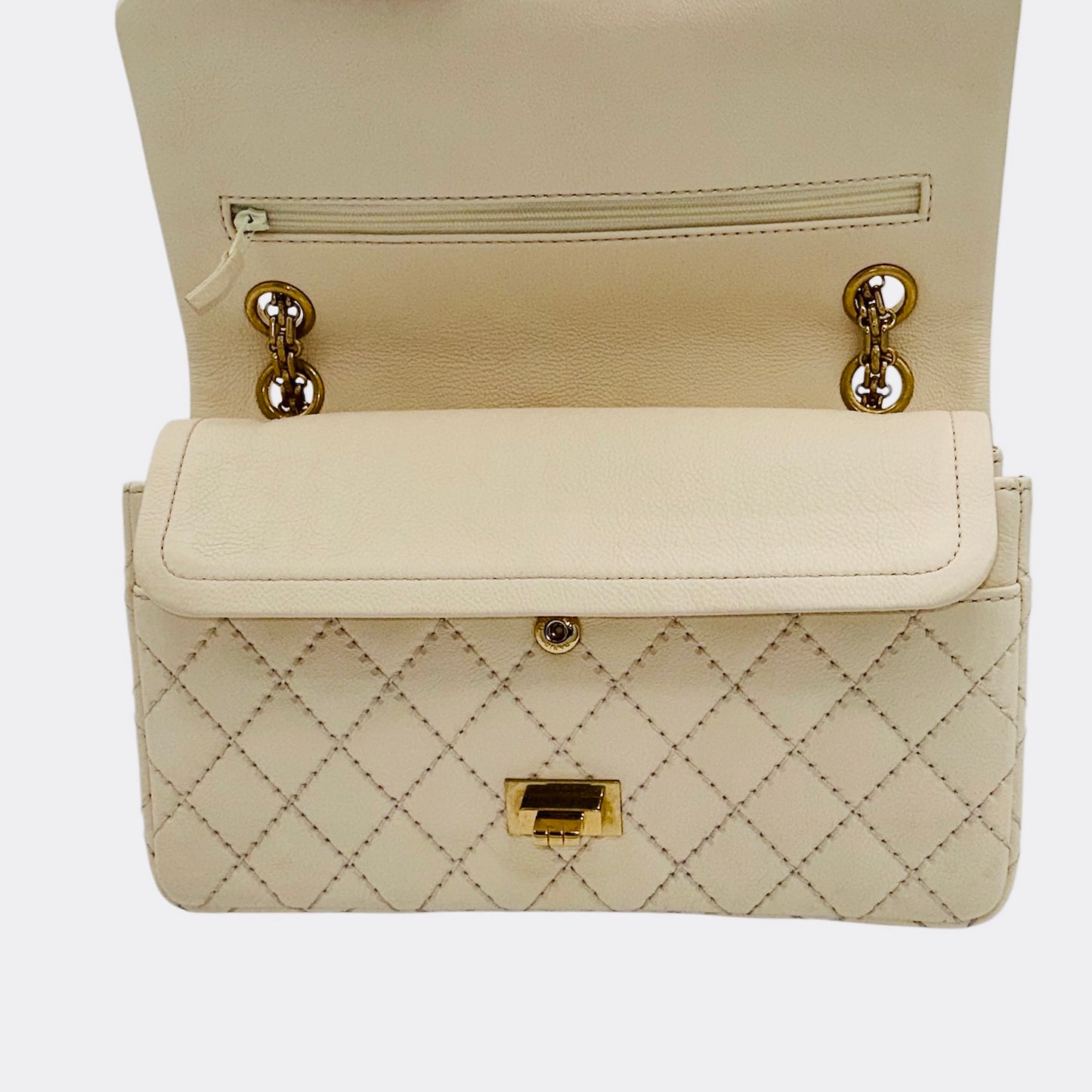 Chanel Reissue 255 Classic