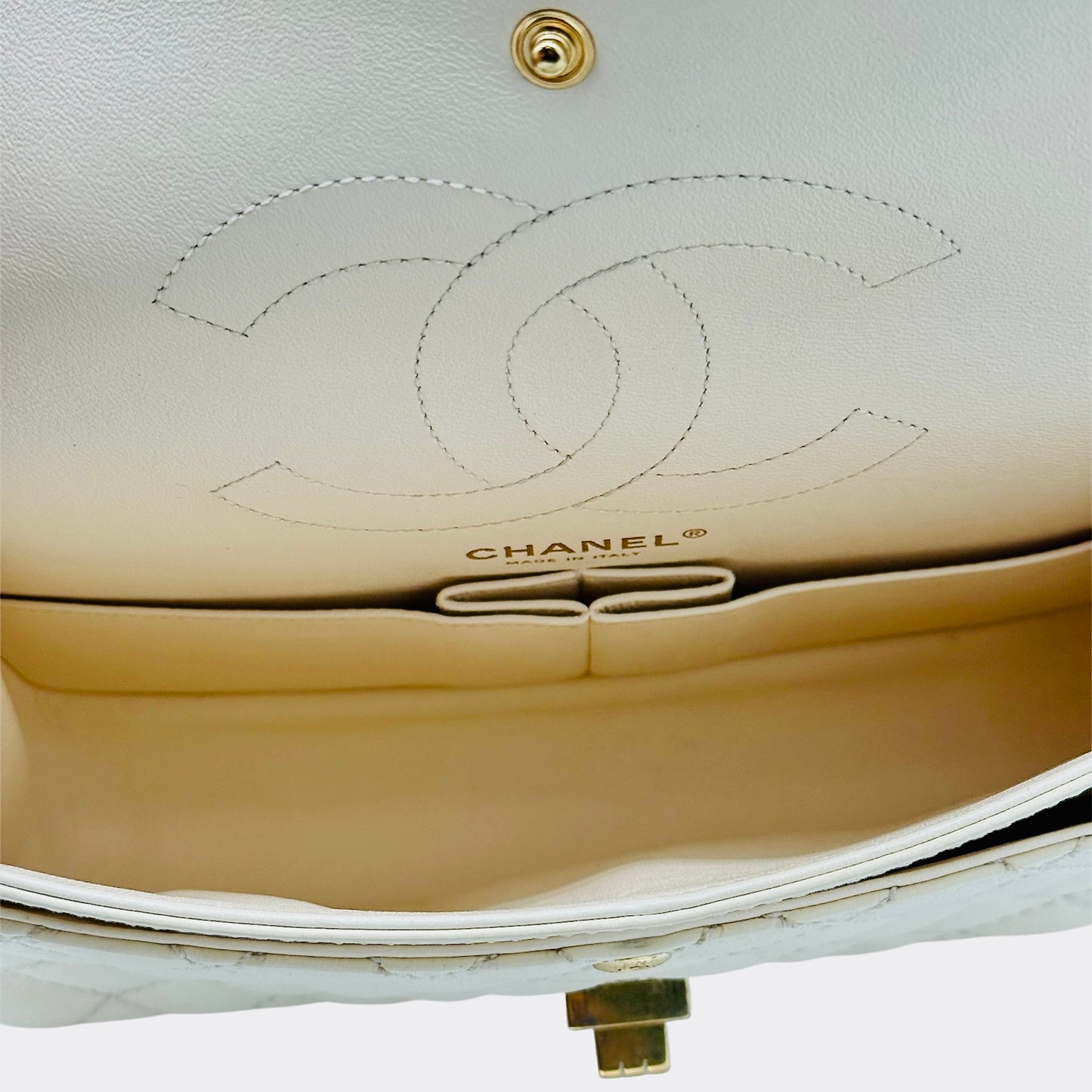 Chanel Reissue 255 Classic