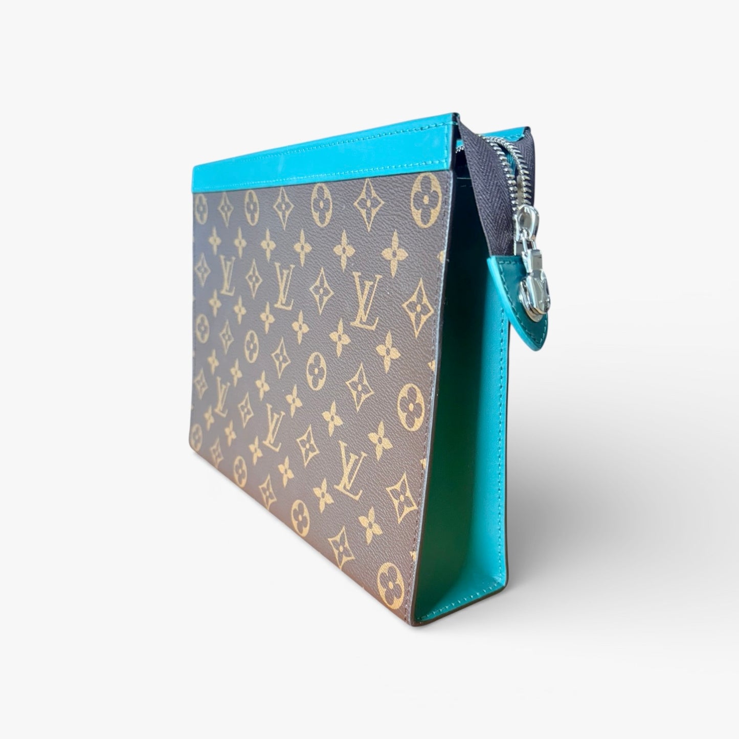 Louis Vuitton	Pochette Voyage MM / M12816