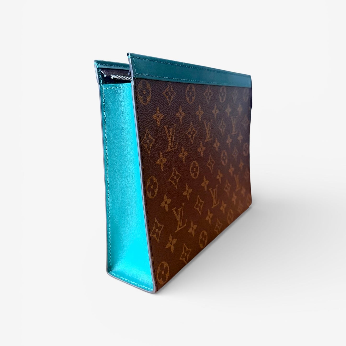 Louis Vuitton	Pochette Voyage MM / M12816