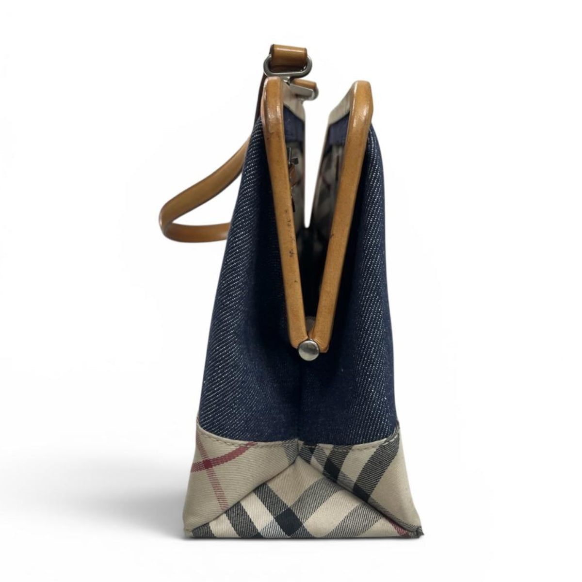 Burberry London Style: Vintage Frame
