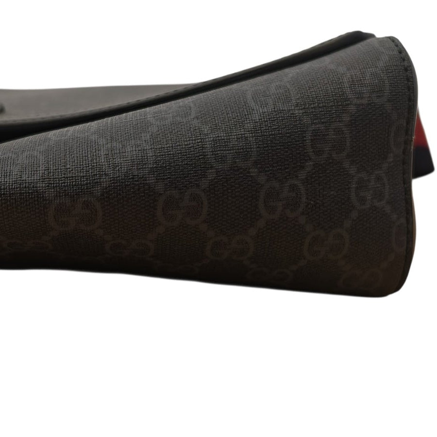 Gucci GG Supreme Flap Messenger